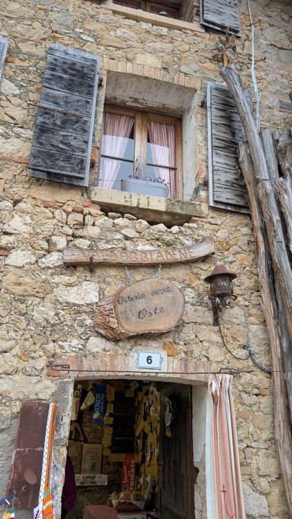SonoitaliaInfo's tweet photo. #Venetien: Eine spektakuläre Aussicht auf die Weinberge der #Prosecco-Hügel von Conegliano und #Valdobbiadene und einen guten Glas Cartizze bietet die #Osteria senz’#Oste.👉https://t.co/l4kxBCQijw @marcatreviso @TurismoVeneto @CiaoNico https://t.co/fpw43bE0pW