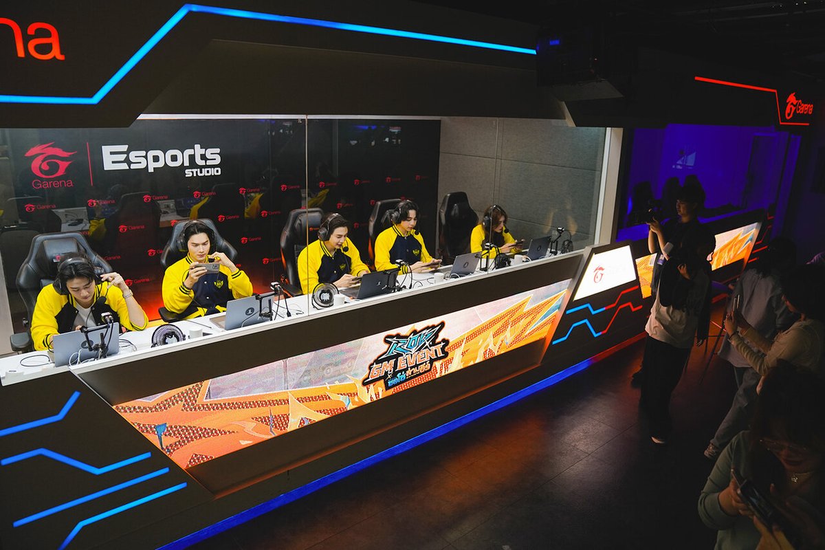 otpcnews's tweet image. WeTV Thailand จับมือ Garena Online (Thailand) (RoV) เชื่อมโลกซีรีส์และเกม ภายใต้ WeTV Original “ซอโซ่ล่ามธีร์ Be My Player Two”

BS BROTHERS X ROV

#maxky_rp #บาสเด็กอ้วนที่แท้จริง
#Gunnernsk #wjmean
#RoV_GMEVENT_ซอโซ่ล่ามธีร์
#BeMyPlayerTwo

อ่านข่าวเพิ่มเติมได้ที่…