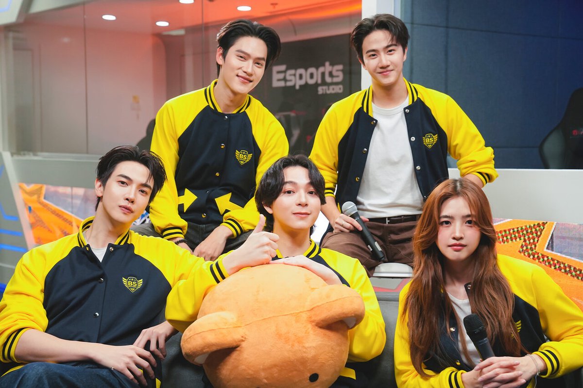 otpcnews's tweet image. WeTV Thailand จับมือ Garena Online (Thailand) (RoV) เชื่อมโลกซีรีส์และเกม ภายใต้ WeTV Original “ซอโซ่ล่ามธีร์ Be My Player Two”

BS BROTHERS X ROV

#maxky_rp #บาสเด็กอ้วนที่แท้จริง
#Gunnernsk #wjmean
#RoV_GMEVENT_ซอโซ่ล่ามธีร์
#BeMyPlayerTwo

อ่านข่าวเพิ่มเติมได้ที่…