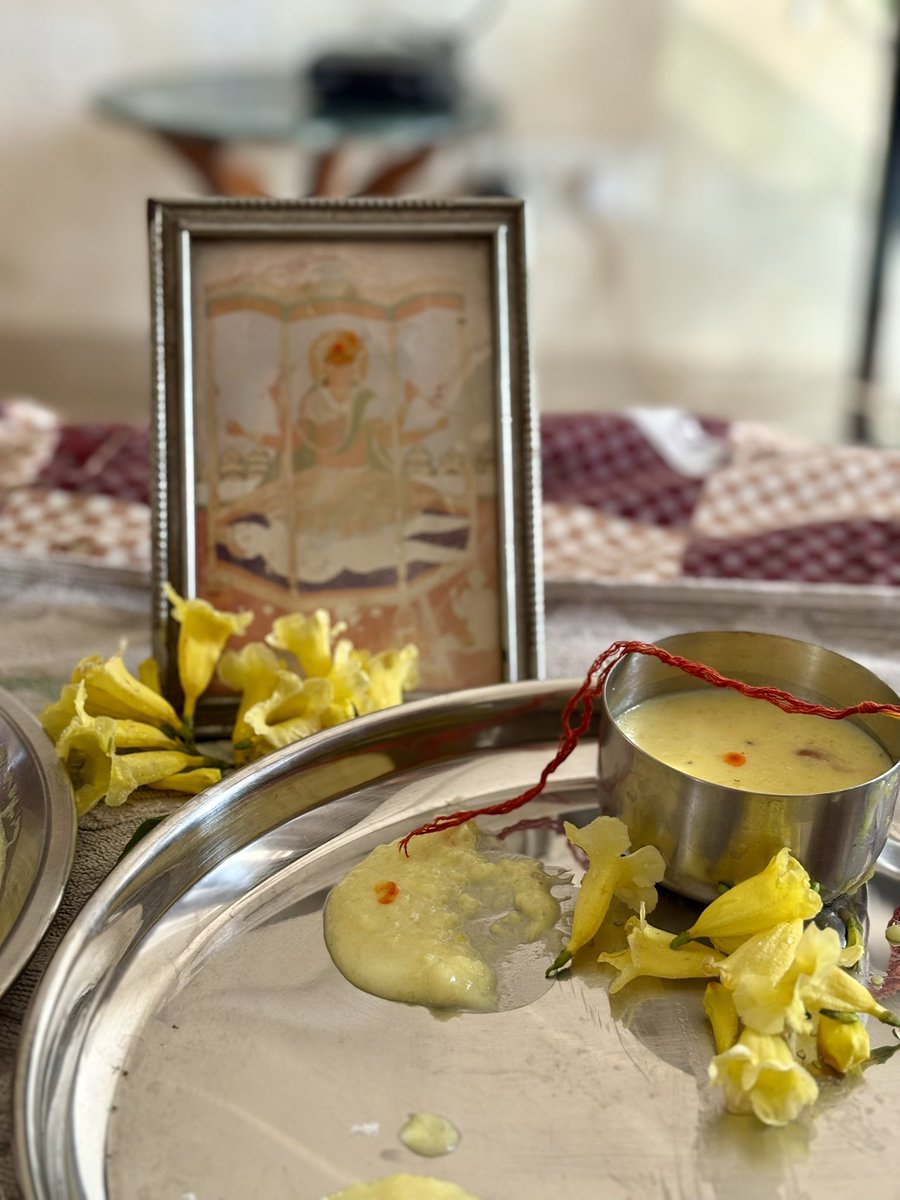 SrinagarGirl's tweet image. Rajarajeshwari Tripura Sundari is the Kul Devi of the Tickoo clan of Kashmir. This surname is said to have originated from the word ‘Trika’, from the Devi’s name. 

The picture is from the Tyik Czoram (Chaturthi of Magh) puja at my parents’ home today. 

namratawakhloo.medium.com/the-tropra-of-…