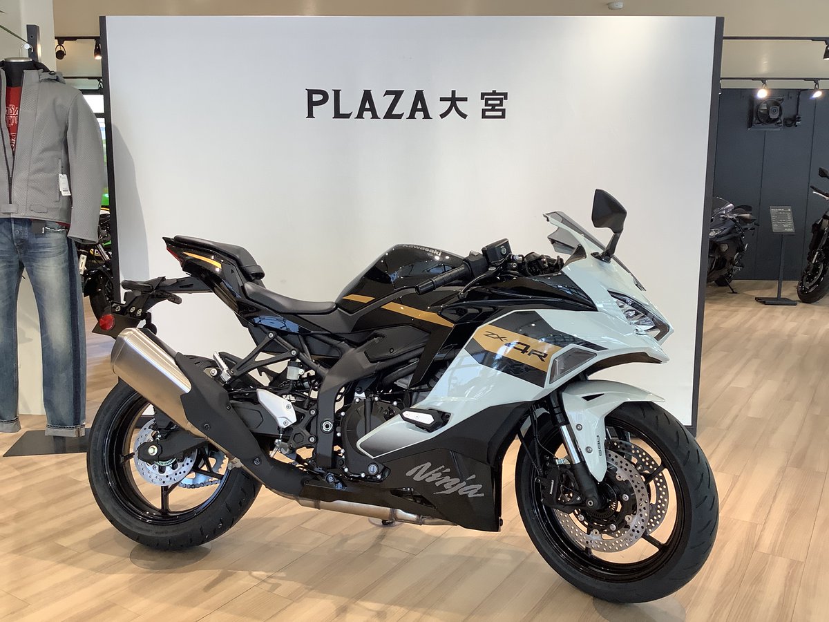 2026年モデル「Ninja ZX-4R SE」が入荷しました！ スモークシールド