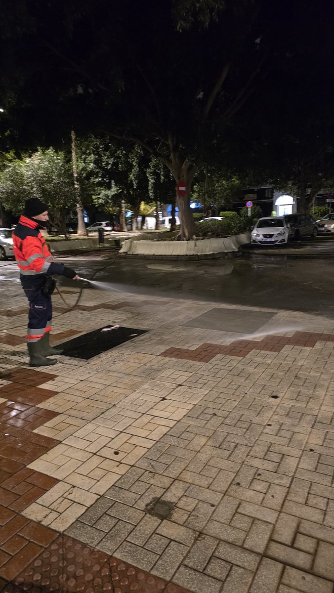 Nuestro operario Antonio siempre más allá de su responsabilidad trabajadores como el en cualquier empresa lo quisieran un ejemplo de profecionalidad