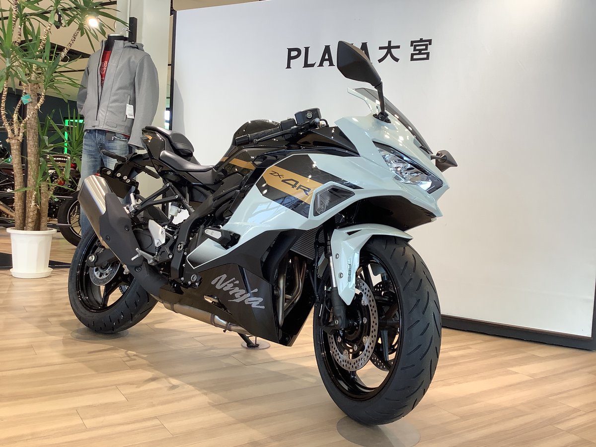 2026年モデル「Ninja ZX-4R SE」が入荷しました！ スモークシールド