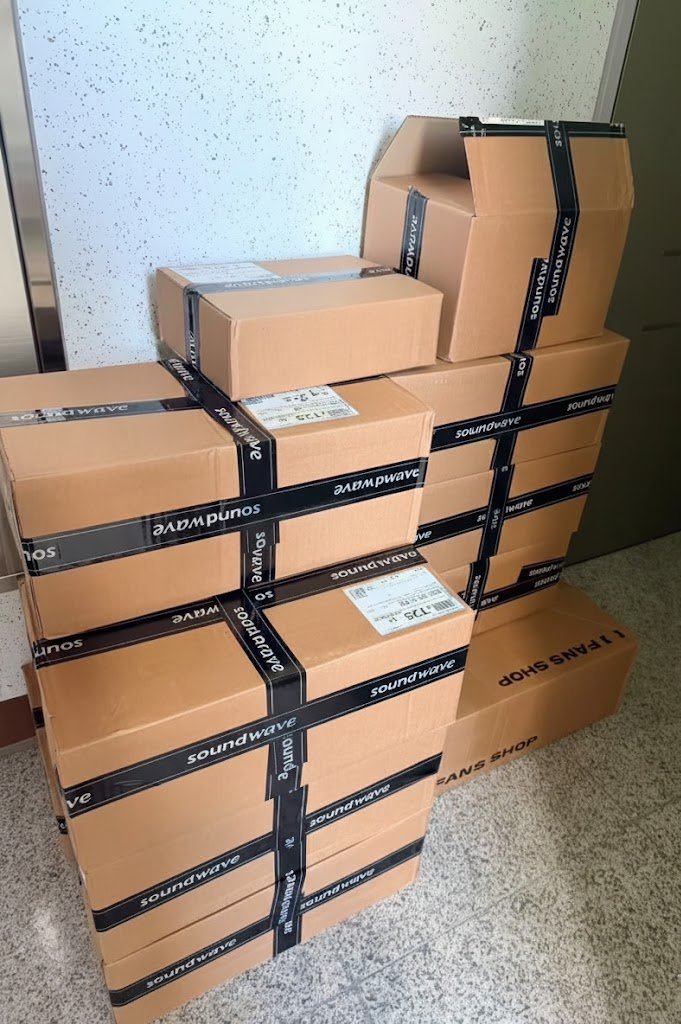 스트레이 키즈 (Stray Kids) - 정규앨범 4집 [KARMA]
Stray Kids "Karma" unopened album sell

1.0 sets (Ceremony ver + Hooray ver)

✅bulk
✅korea address / EMS
✅korea bank / china bank/ paypal

Skz straykids 스트레이키즈 앨범 현물 대량 벌크 양도 현물