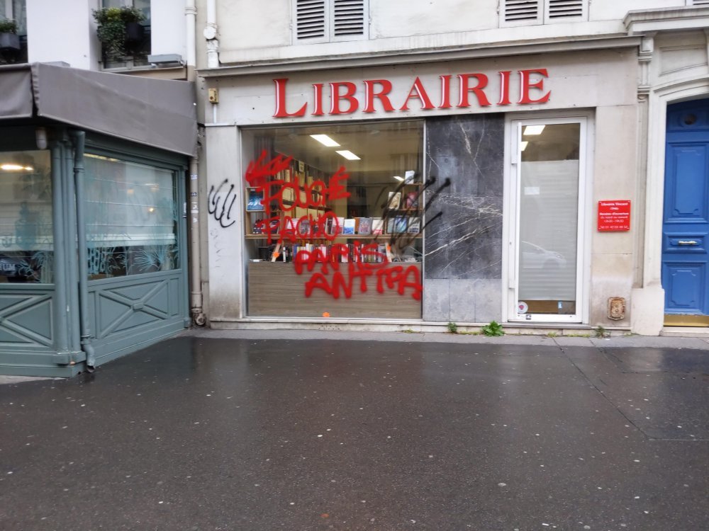 Tag "Fouché, Facho - Paris Antifa" sur la Librairie Vincent, 2024