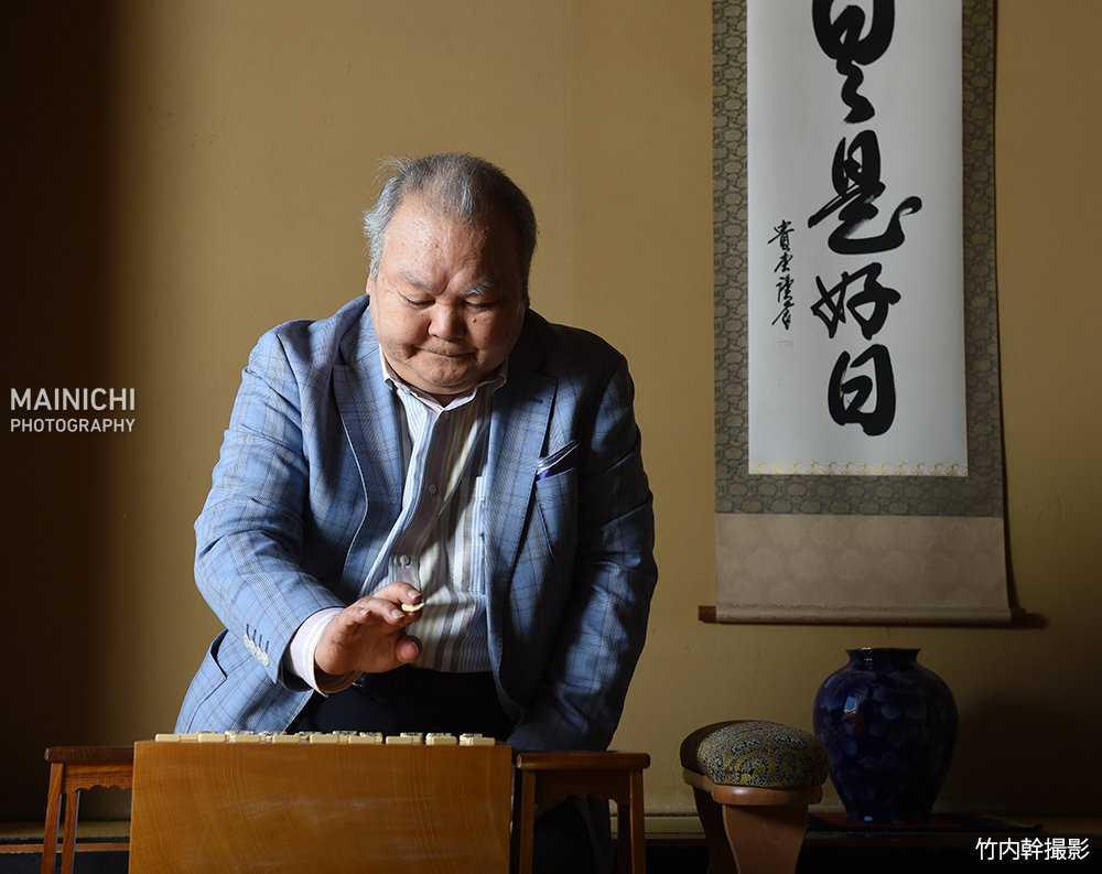 mainichiphoto's tweet image. 【訃報】「ひふみん」の愛称で親しまれた棋士の加藤一二三さんが22日、肺炎のため死去しました。86歳でした。

加藤さんを振り返る写真特集→mainichi.jp/graphs/2026012…