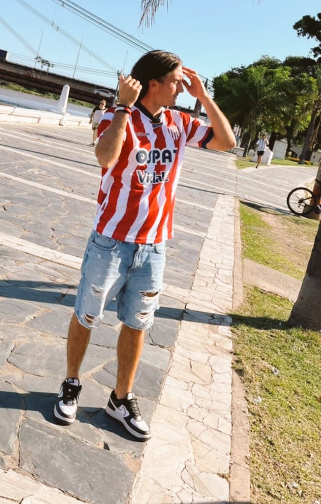 #givova pensando en nosotros, los gorditos tatengues,  lanza la casaca nueva donde los bastones tienen ondas. Nadie se había preocupado tanto por mi🥲