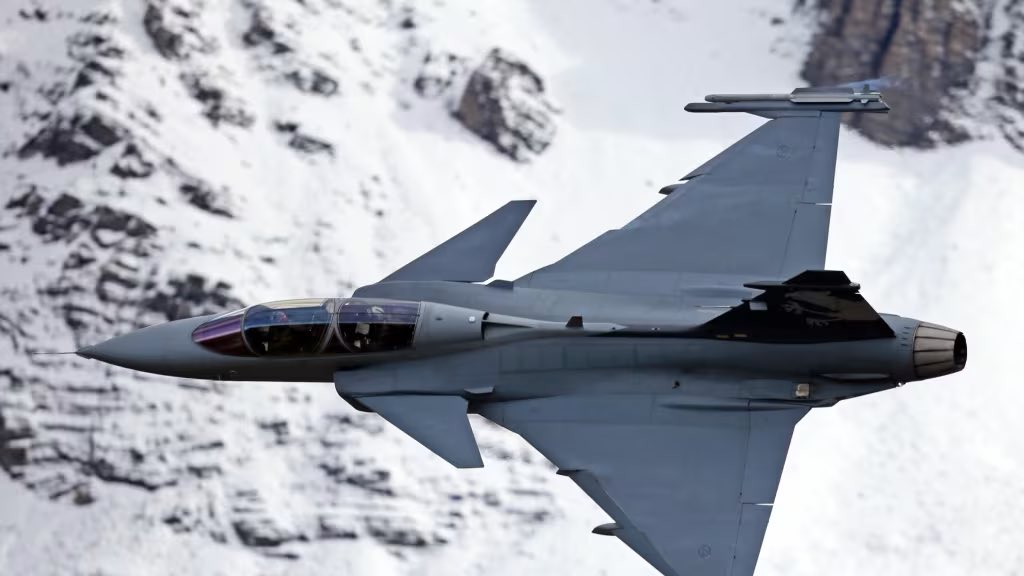 front_ukrainian's tweet image. ❗️The 🇸🇪Swedish defense company Saab is offering 🇨🇦Canada the supply of 72 JAS 39 Gripen E/F fighters and 6 GlobalEye airborne early warning and control (AEW&amp;amp;C) aircraft, as an alternative to the 🇺🇸American F-35A Lightning II fighters.