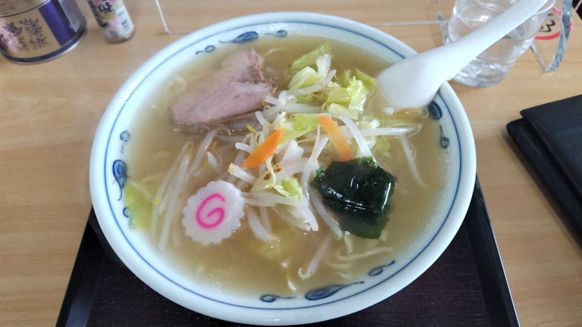 ComJasu's tweet image. 今日は天候の酷い時に
米沢市へ行って来ました。
高速を下りて間もなく
通行止めに成った模様。
視え難くて高速でも徐行したもんな。
でっ！楽しみなお昼は
初めて御邪魔しました！
#わこう食堂 さん
#タンメン
美味しい😢
#塩ラーメン
#細麺
#ラーメン好きと繫がりたい
是非！お薦めです！🤭