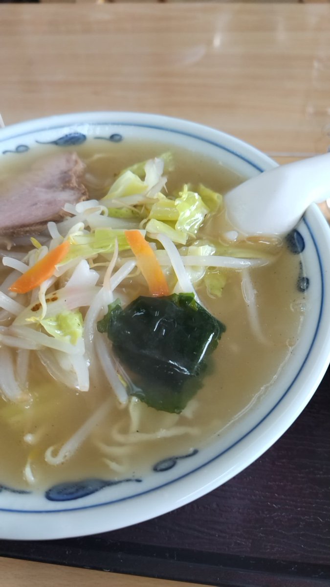 ComJasu's tweet image. 今日は天候の酷い時に
米沢市へ行って来ました。
高速を下りて間もなく
通行止めに成った模様。
視え難くて高速でも徐行したもんな。
でっ！楽しみなお昼は
初めて御邪魔しました！
#わこう食堂 さん
#タンメン
美味しい😢
#塩ラーメン
#細麺
#ラーメン好きと繫がりたい
是非！お薦めです！🤭