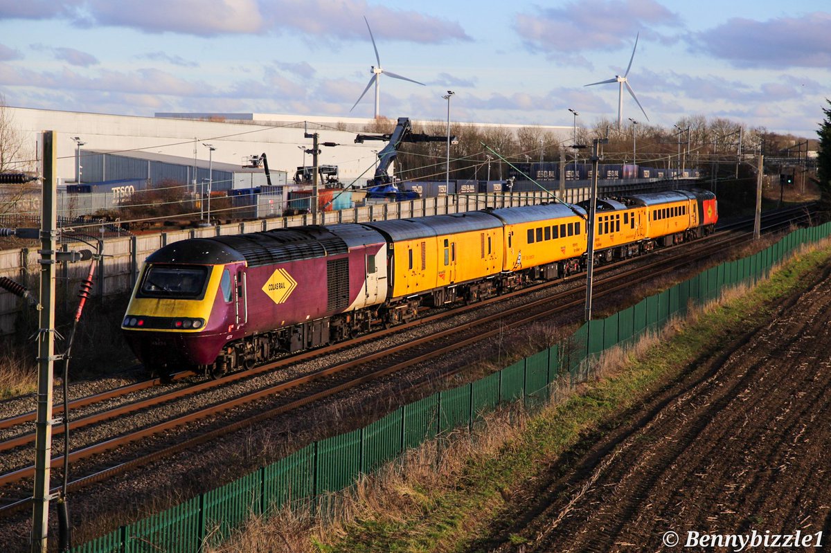Bennybizzle1's tweet photo. #HighSpeedThursday 43274 on the rear of Tuesdays MENTOR test coach run down the WCML Northampton loop. https://t.co/CMpzeYqFvR