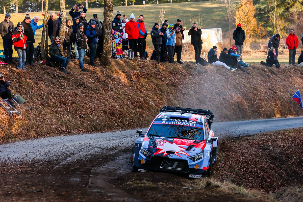 FranceRacingfr's tweet photo. #WRC Avec l'arrivée de la neige sur les premières spéciales, cette première étape du #RallyeMonteCarlo  s'annonce épique ! https://t.co/PjNAY1TzXN