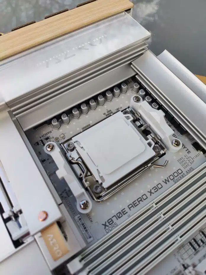 Overclocking.com tweet media