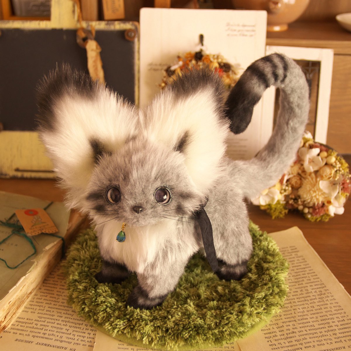 久しぶりに新しい子作ってみました😆💕
名前はミャーウです🌸

ヤフオクに出品したのでご縁がありましたらよろしくお願い致します😌✨

ヤフオク↓
cocperi1984☆アートドール☆ミャーウ（グレー） auctions.yahoo.co.jp/jp/auction/p12…

もう1匹色違いの子も製作中です☆

#アートドール