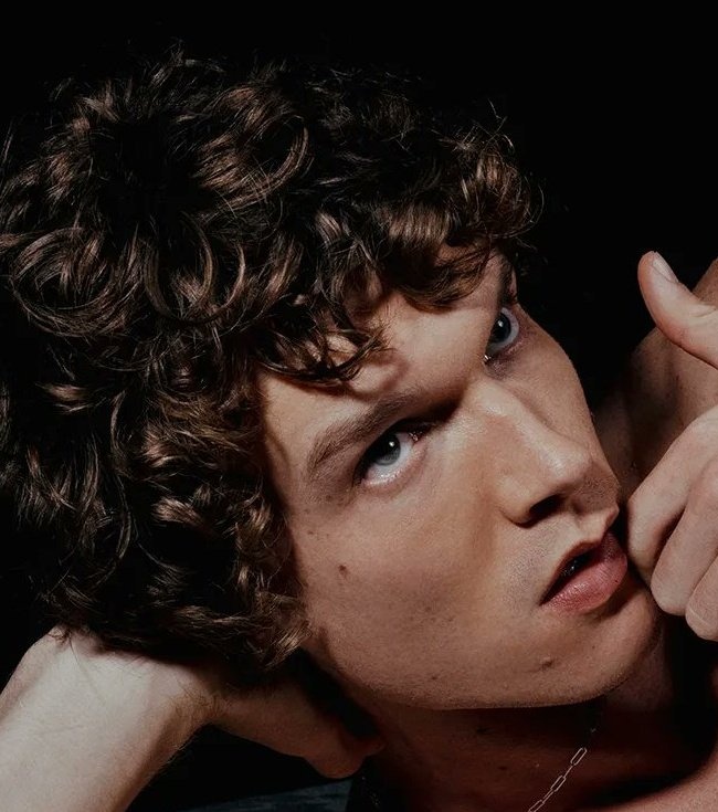 rozroan's tweet image. Genre: Connor and Hudson looking ethereal as fuck like Greek Gods.