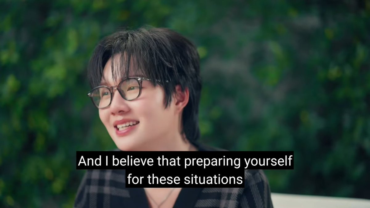 lovelyuhao's tweet image. this is the person who has constantly been targeted btw. it's always the nicest angel that gets hated for no reason because to those devils, kindness is foreign to them