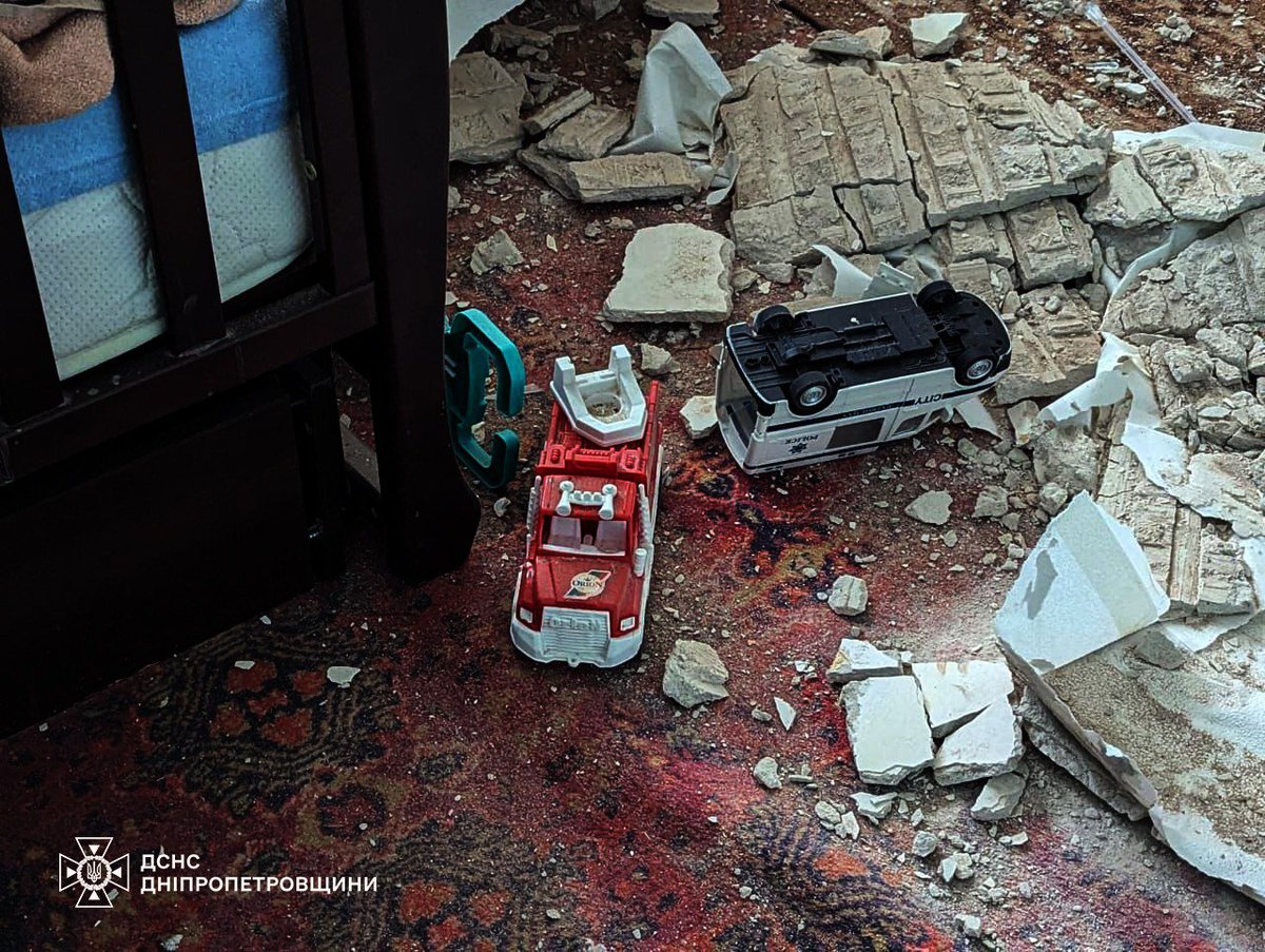 OlenaHalushka's tweet photo. Five people, including a 1,5yo boy, were injured in the russian missile strike against Kryvyi Rih. Terrorists damaged a two-storey house. 

Also, russians have just bombed another residential building in Dnipro. This is a horrifying reality Ukrainians are facing every day. https://t.co/kkSgWn33HQ
