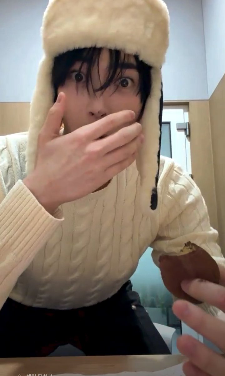 대체 그전에 어떤 두쫀쿠를 드셨길래 이렇게까지 맛있어하시는거지(🔒맨날 닭가슴살,고구마 이런 것만 먹다가 두쫀쿠 먹으면 당연히 맛있겠지)