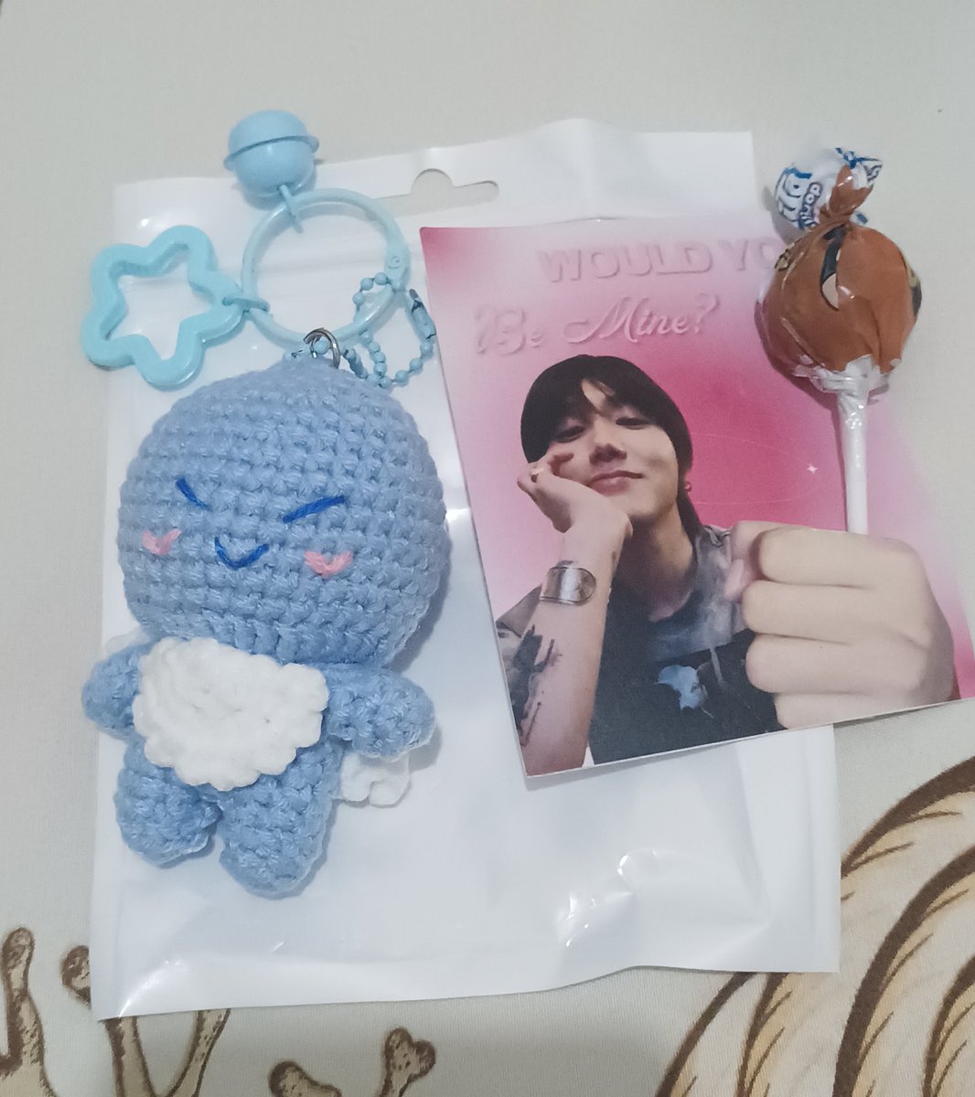 Thank you <a href="/BloomingBlue_GO/">Blooming Blue 💙</a> &amp; <a href="/heechulxteukie/">egik</a> ! Pentol full body yesung nya udah sampe dengan selamat, semuanya kiyowo😻😻😻💙💙💙💙 wangi juga bonekanya, freebiesnya bikin ngakak lihatnya🤣🤣🤣🤣. Sukses terus ya semuanya, Aamiin! 🥰💙