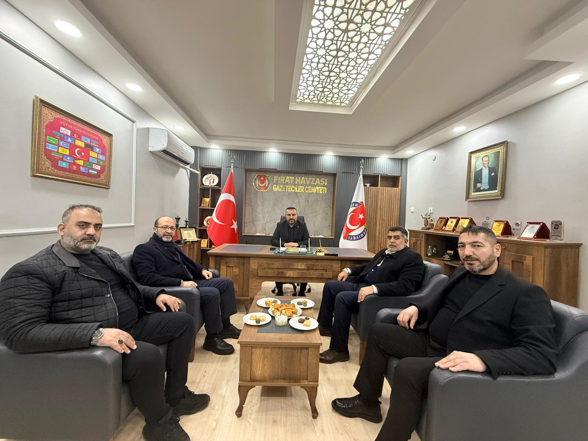 GİK Üyemiz Şeyhmus Tanrıkulu ile İl Başkanımız Metin Suiçer, Fırat Havzası Gazeteciler Cemiyeti Başkanı Serkan Gürtürk’ü ziyaret etti.

Yerel basının önemi, medya–siyaset ilişkileri ve bölgesel konular üzerine istişarelerde bulunuldu. 

Misafirperverlikleri için teşekkür ederiz.