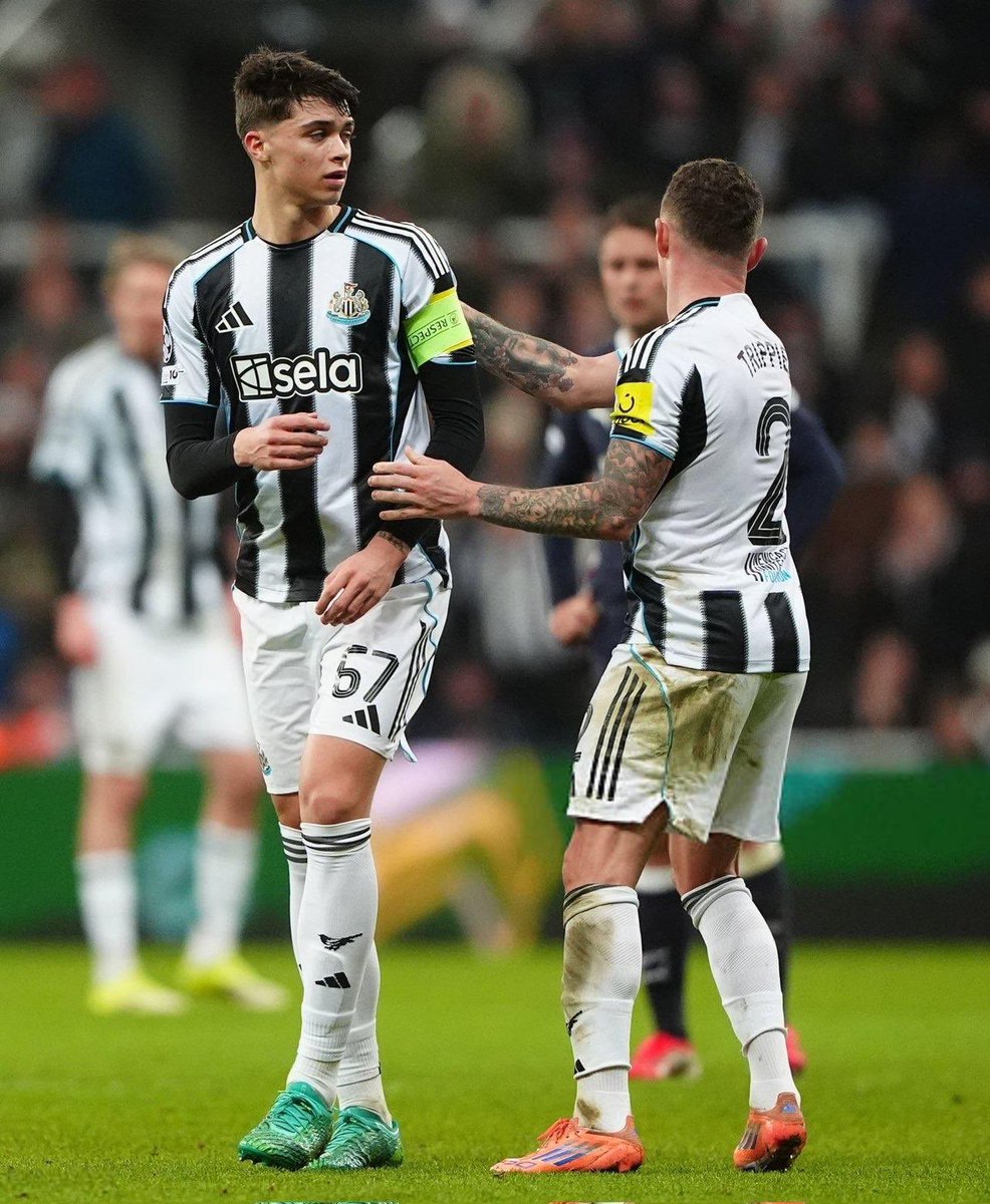 LewisMiley1's tweet image. A honour to wear the captains armband. ❤️
Another amazing night in Europe at SJP. 🖤🤍