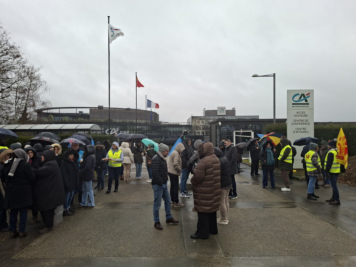 ici_bnormandie's tweet image. 🎙️ "On a le sang vert, mais...", à Caen une soixantaine de salariés du Crédit Agricole réclament une augmentation salariale
#Greve #Banque #Caen #Normandie 
francebleu.fr/infos/economie…
