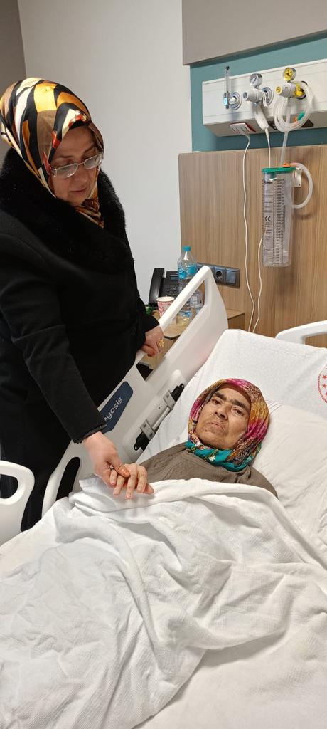 Şahinbey Kadın Kolları olarak, toplumsal dayanışma ve sosyal sorumluluk anlayışımız doğrultusunda yaşlı ve hasta vatandaşlarımızı ziyaret ettik. Gerçekleştirdiğimiz ziyaretlerde büyüklerimizle yakından ilgilenerek hal ve hatırlarını sorduk, gönüllerine dokunmaya gayret ettik.