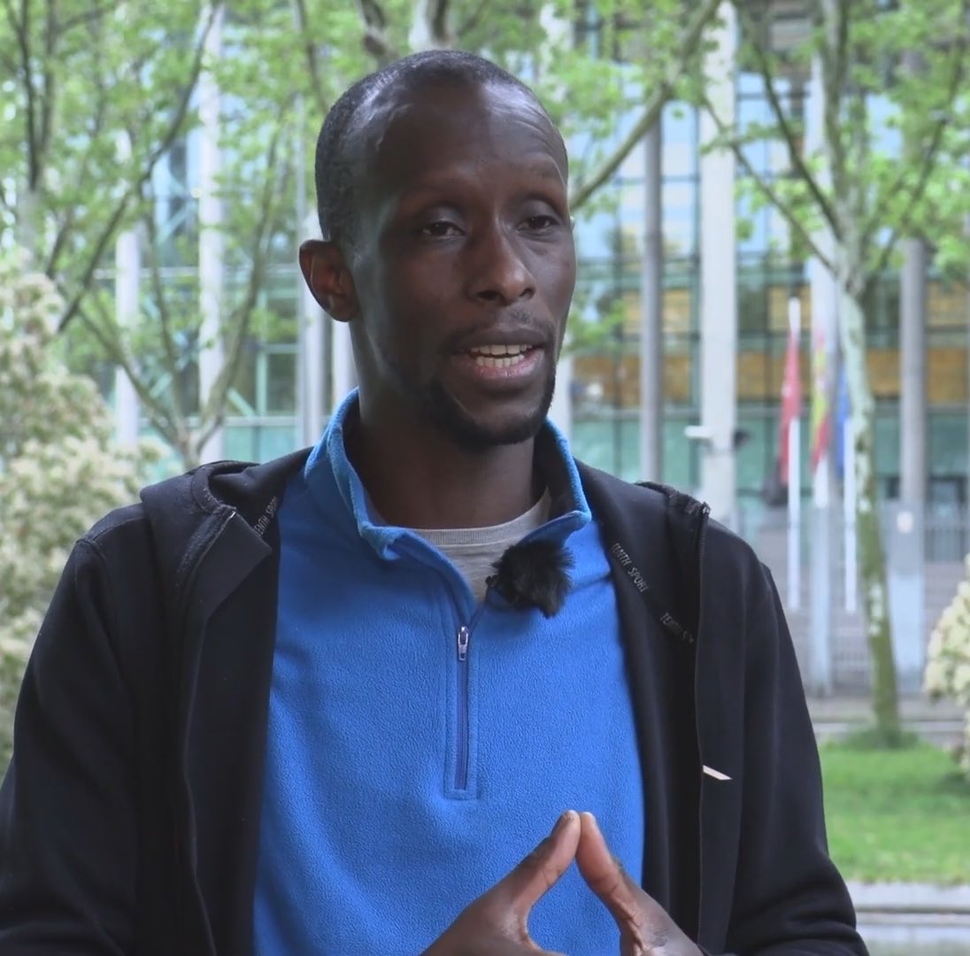 davidsantosvlog's tweet image. 🔴ÚLTIMA HORA | La Policía denuncia al "mantero de PODEMOS", Serigne Mbayé, al negarse a ser identificado. 

Este tipo es problemático, el estado debería deportarlo.