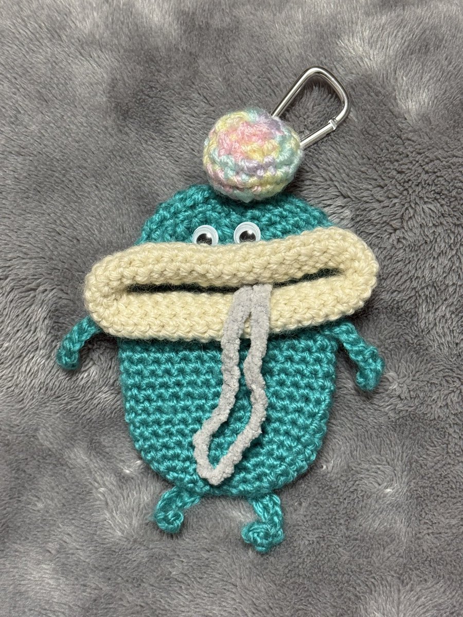 h_c0911's tweet image. 久しぶりに編み編みに没頭
ネットで見つけたリトルモンスターのキーケース作ってみた
ブサカワw
速攻、子供に取られた…⁡
#crochet 
#littlemonsters
#keycase 
#handmade