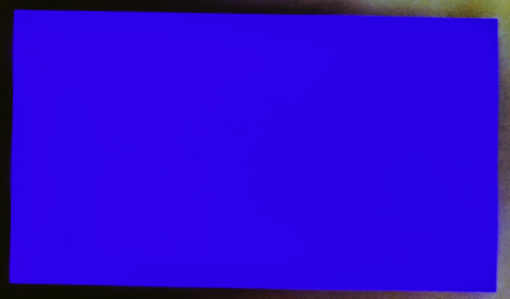 info_PW's tweet image. 作ってもろたLEDユニット点灯試験だけ

全面でほぼ均一照射（4200Luxくらいだけど眩しいのでF値絞ってます）

国産素子で光量誤差僅差だけで作るとこうなる
直射型近似勾配と均一性がこれだけ出てればOKっす（拡散板などつこてないす