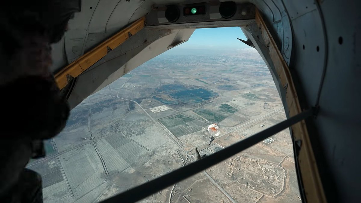 Krummapper's tweet image. HTS led Syrian army paratrooper exercise over Southwest of Dumayr.
google.com/maps/place/33%…