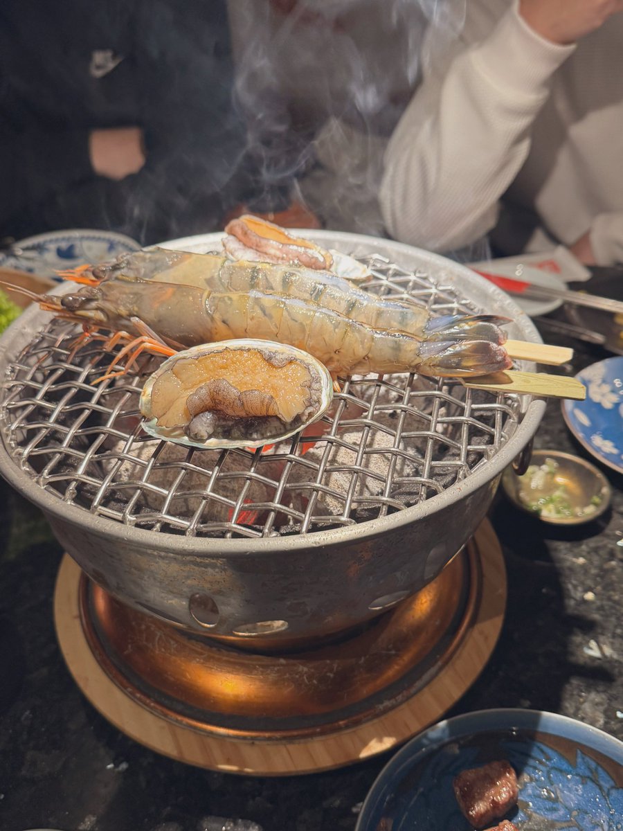 ze404_'s tweet photo. 果然還是不需要自己動手的店最舒服 https://t.co/7gZ5qyVR42