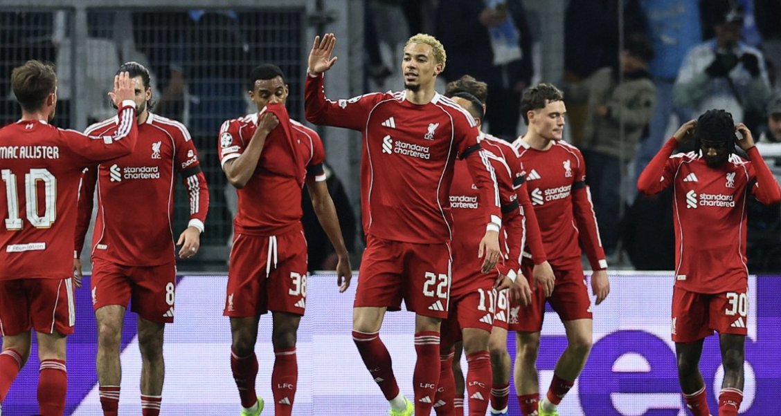 Livin_Liverpool's tweet image. Longest unbeaten runs in top 5 leagues (all comps): 

13 - Liverpool 
12 - Arsenal 
10 - Bayern, Lens
9 - Lorient, Napoli
7 - Strasbourg
6 - Milan, Real Sociedad