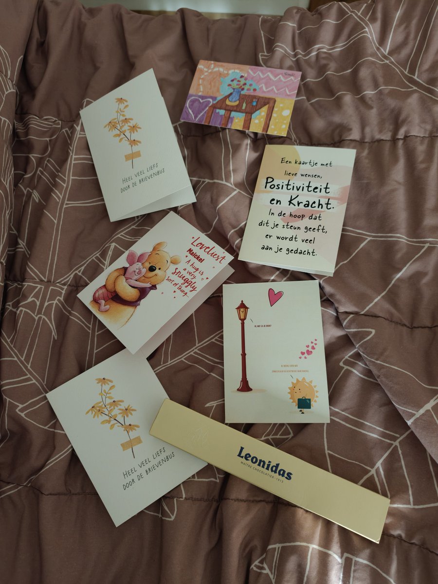 maickel1979's tweet photo. Jullie zijn echt TE lief 😘❤️☺️
Onwijs bedankt allemaal XXXX
#kaart #cadeau #lief #thanx https://t.co/C6JvnN8dfs