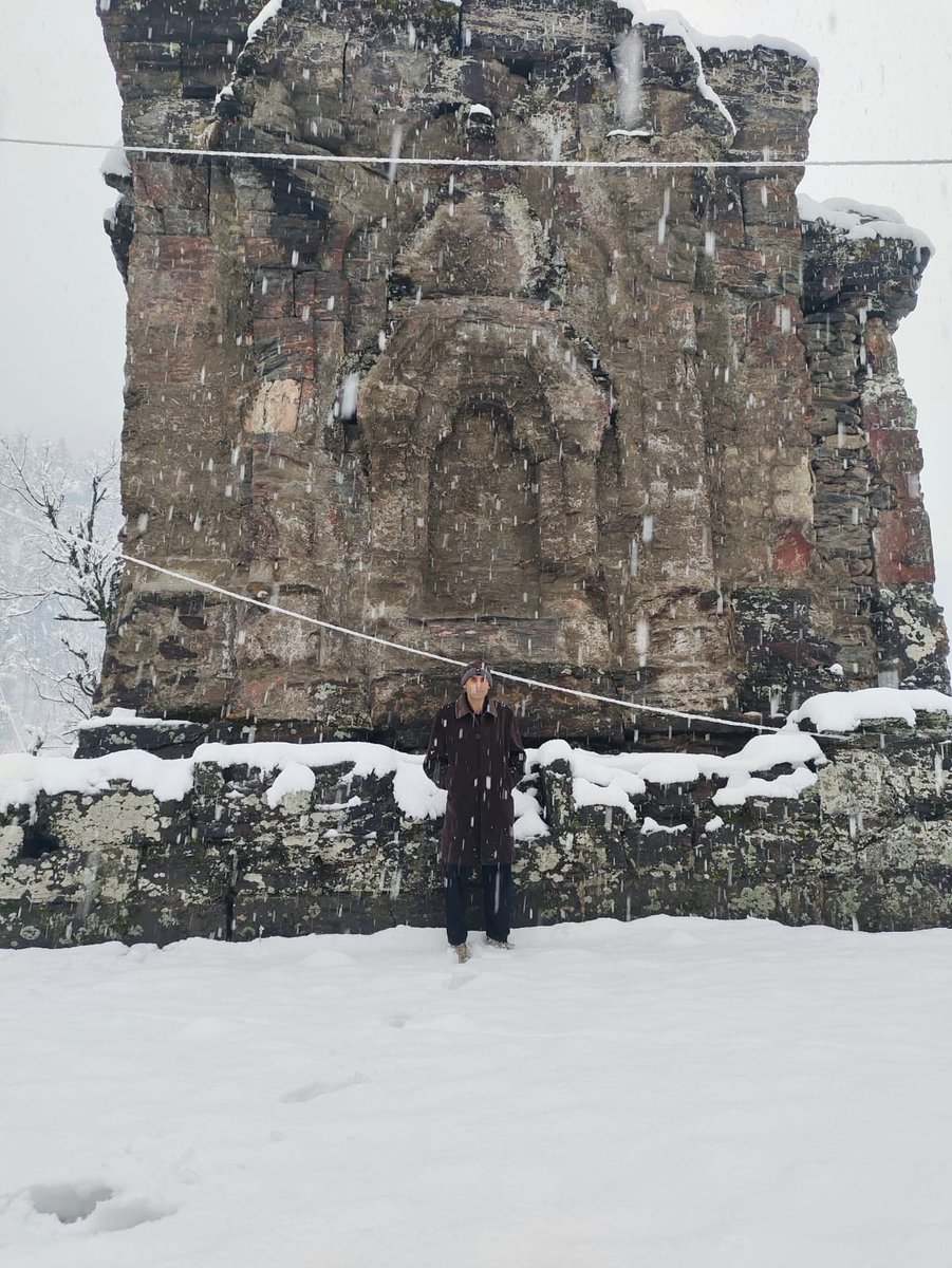 panditaAPMCC63's tweet image. Sharda sarvagnya peeth PoK on eve of Guru tritya( annual convocation day of sharda University pre partition).
Pics sent by civil society members across LoC on my request for darshan on this auspicious day.
Jai sharda 🙏 
@BattaKashmiri @ReclaimTemples @punarutthana @sringerimath…