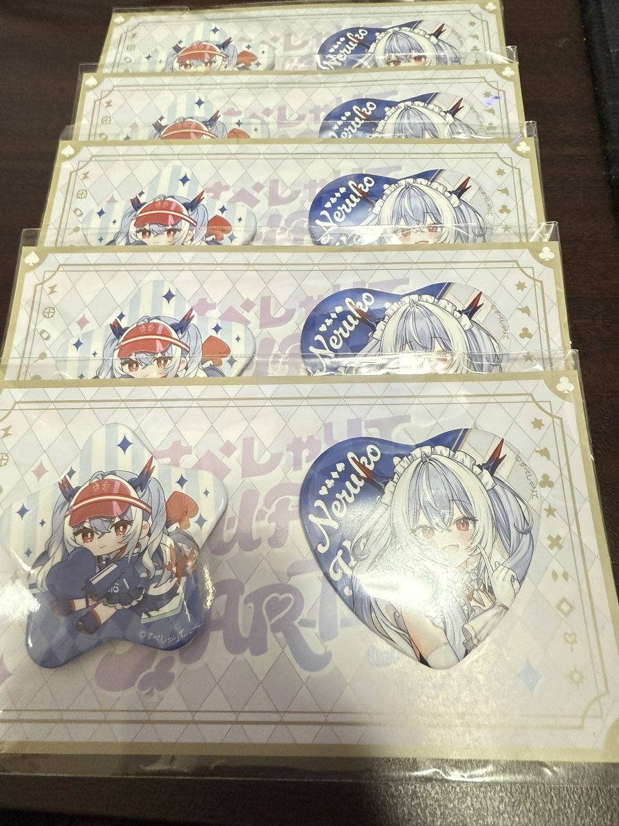 店長の缶バッジ届いた〜！ 人生初めての痛バの準備が進んでく…>< #紙