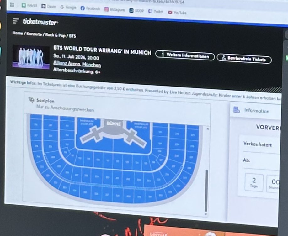 sugarstix_'s tweet image. congratulationssss😭😭😭segala ada reporter bawa kamera segede gaban menyorot keriuhan kita, belum lagi ada yg war buat tiket munich riweehhhhhh