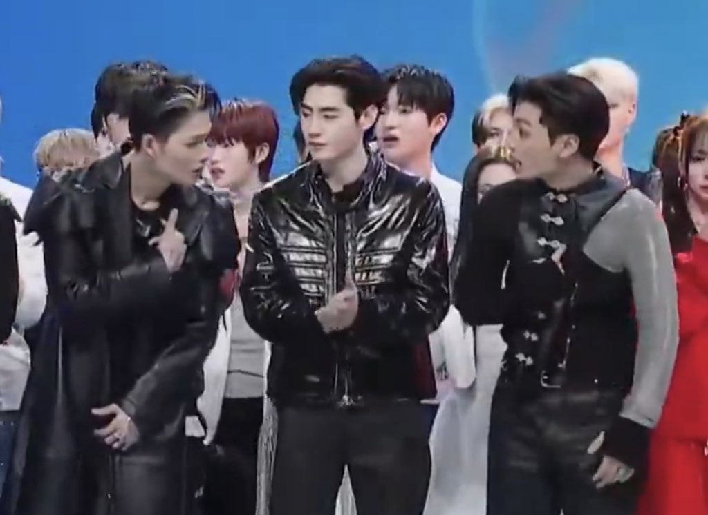 heewonist's tweet image. when the crew doesnt know a damn thing