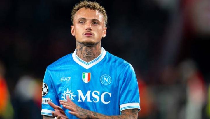 forzacimbom's tweet image. Noa Lang konusunda yalnızca Napoli’nin son onayı eksik. 

Galatasaray, imzalanmış belgeleri Napoli’ye iletmiş durumda; ancak kulüp, oyuncunun ayrılığına izin vermeden önce beklemeyi tercih ediyor. Bunun nedeni, Antonio Conte’nin Juventus’a karşı oynanacak bir sonraki maçta Lang’a…