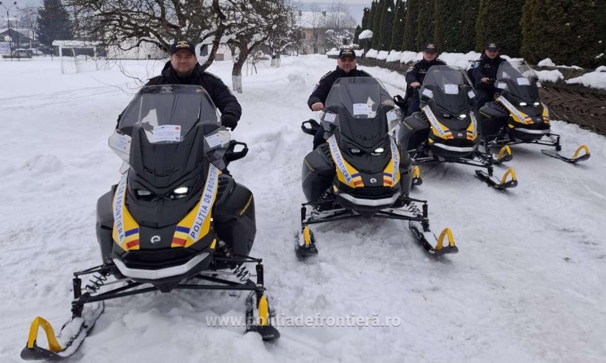 FrontieraRO's tweet image. Snowmobile noi pentru supravegherea frontierei montane - dotare modernă prin proiect european la ITPF Sighetu Marmației  politiadefrontiera.ro/ro/sighetu-mar… #politiadefrontiera via @FrontieraRO