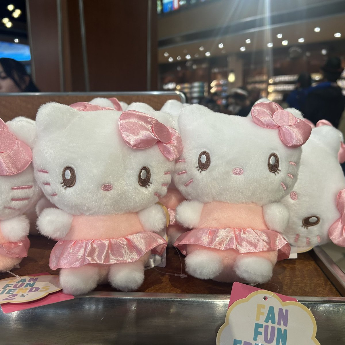 ゆきキティ またまた可愛い小さめのキティちゃんがありました。短い手足で