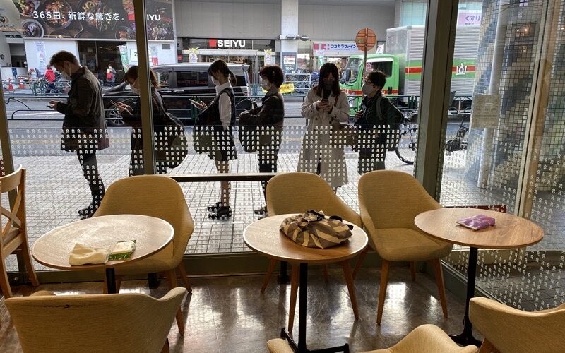 minotapi's tweet image. フードコートとかで自分の荷物を席に置いてトイレとか行く人の考えが分からない…
盗られないかとか心配にならないんですか？
俺の考えすぎなのかな