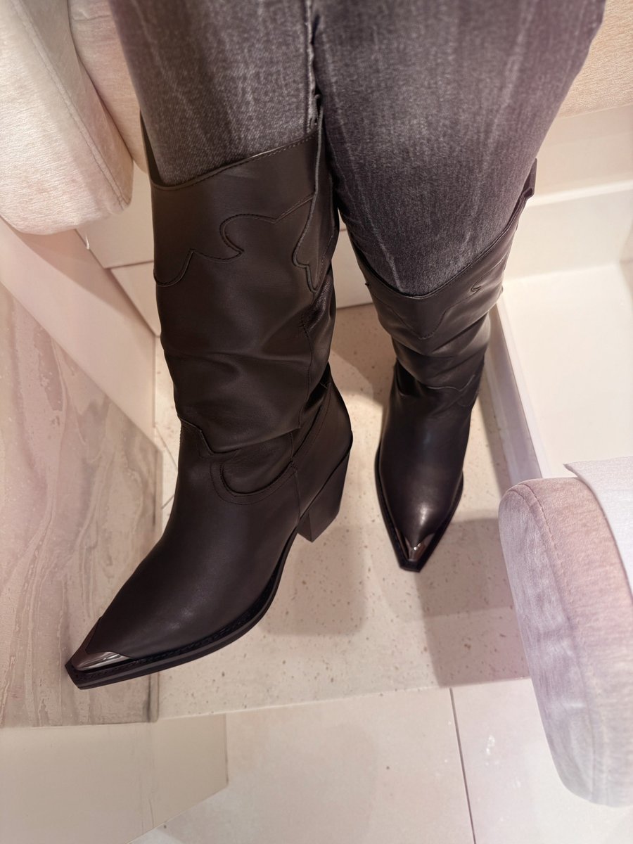 LadyLuxNoir's tweet image. ✨
Even a snapshot of them makes you drool.
✨