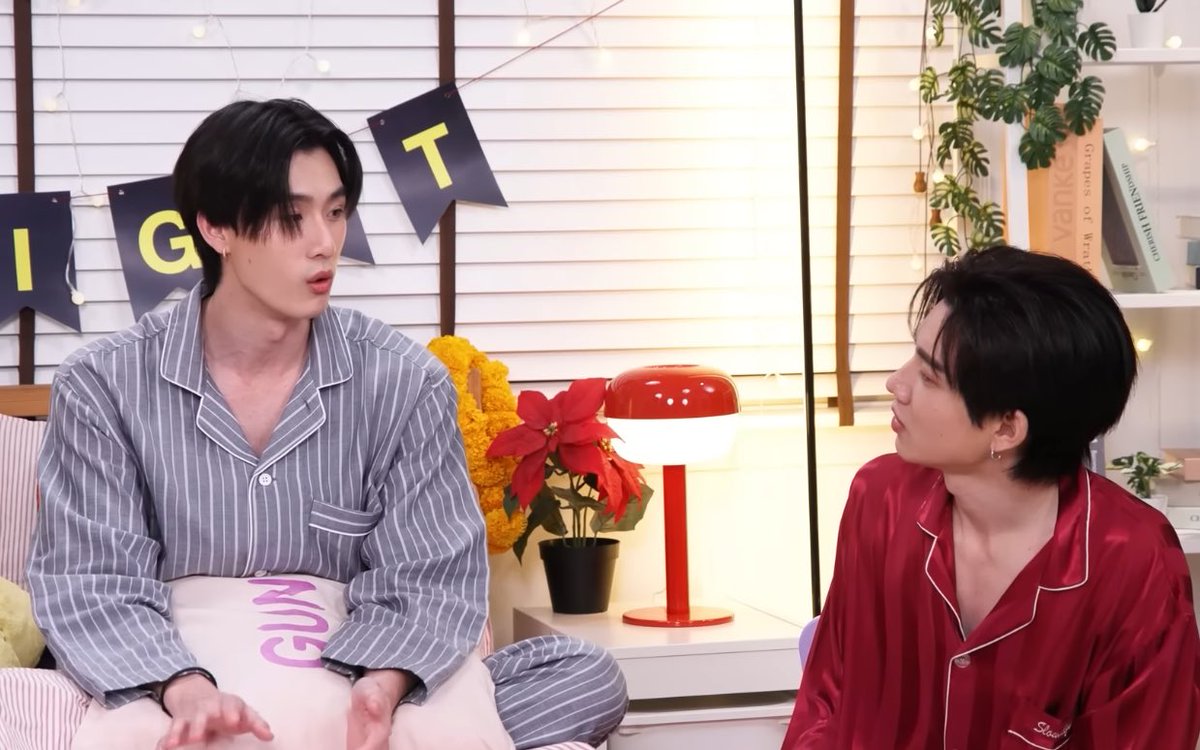 biasgueimut's tweet image. never imagined i’d say this but off and tee are giving dad–son energy

OFFGUNFUNNIGHT X DT 

#รักหลับกับออฟกันSpecial 
#dew_jsu #tee_vtp