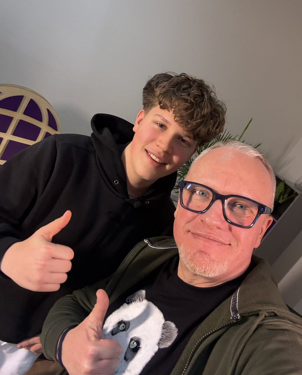 Paciemojos pie Edvarda raidījuma “Klase” ierakstā. Parunājām par jauniešiem. Raidījums būs skatāms kaut kad martā Latvijas televīzijā.