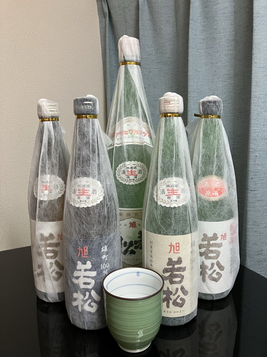 本日は去年多めに買っておいた旭若松を頂きます。
寒い日に火入れの原酒をちょい熱燗で☺️
さすが原酒は濃くて強烈ですね😊