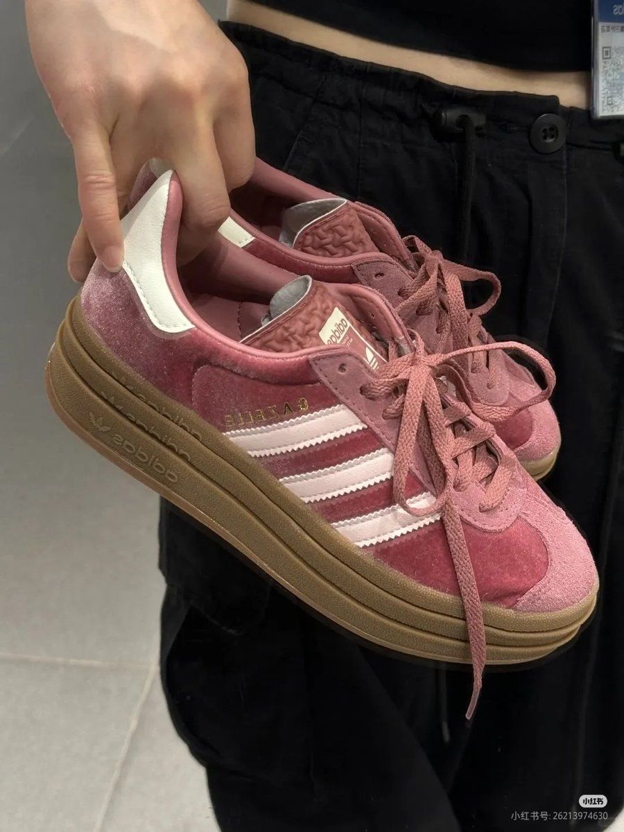orchlyst's tweet photo. Pink sneakers

A thread https://t.co/gZZjjEH41V