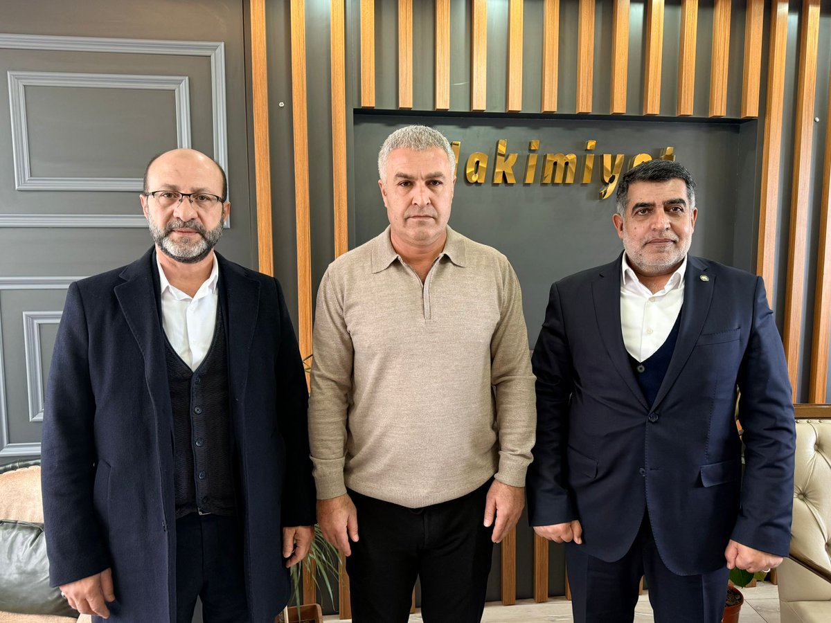 GİK Üyemiz Şeyhmus Tanrıkulu ve İl Başkanımız Metin Suiçer, Hakimiyet Gazetesi İmtiyaz Sahibi Sn. Ahmet Toprak’ı ziyaret etti.

Ziyarette, yerel basının toplumsal bilinç üzerindeki rolü, güncel gelişmeler ve bölge gündemine dair karşılıklı değerlendirmelerde bulunuldu.