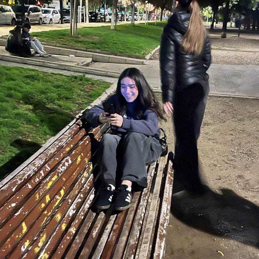 eren les 5 de la matinada, València estava banyada i Teresa tenia els camals mullats…