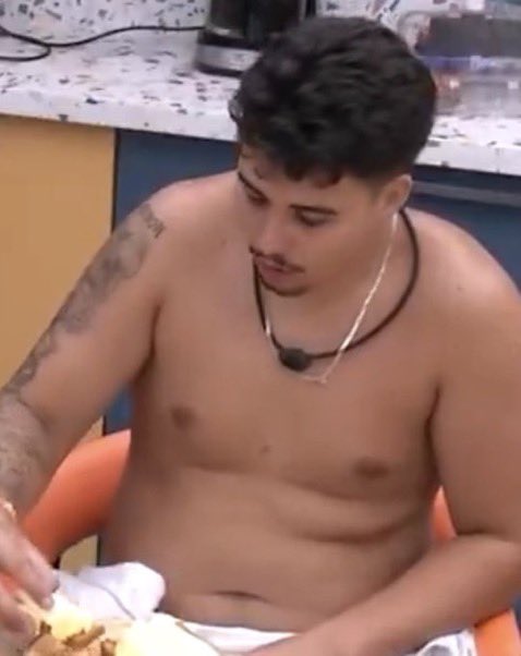 Dudu's tweet image. Rapaz, a Casa de Vidro do Sul teve que escolher entre o assediador e o homofóbico? Carai que fase